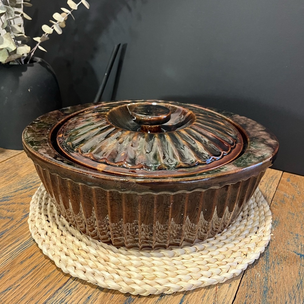 📍Vintage Cake Bowl with Lid – Céramique de Beauce for Vachon (Quebec)